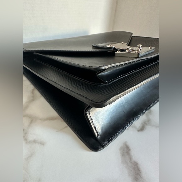 Authentic LOUIS VUITTON black Epi Monceau 28
Hand Bag 2way - Picture 8 of 15
